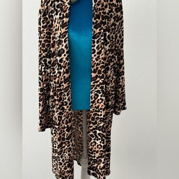 Leopard Print Open Cardigan Top and black pant - Picture 4 of 8